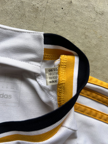 2023/24 Real Madrid Adidas Home Football Shirt - M